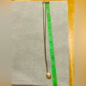 Costume jewelry Gold tone 18” locket necklace.
